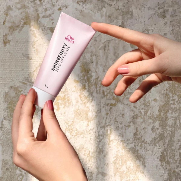 Coloration gloss Shinefinity 06/71 frosted chestnut Wella 60ML Coloration Gloss Shinefinity 06/71 Frosted Chestnut Wella 60ML -Produits Capillaires coloration gloss shinefinity 0671 frosted chestnut wella 60ml 6